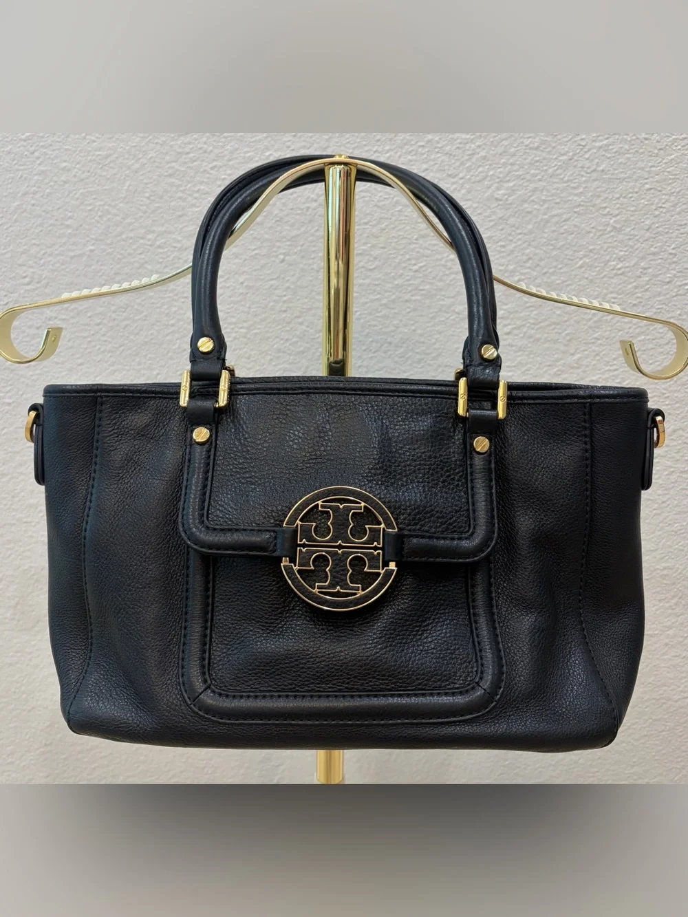 Tory Burch Amanda Medium Tote black pebbled leather detachable strap